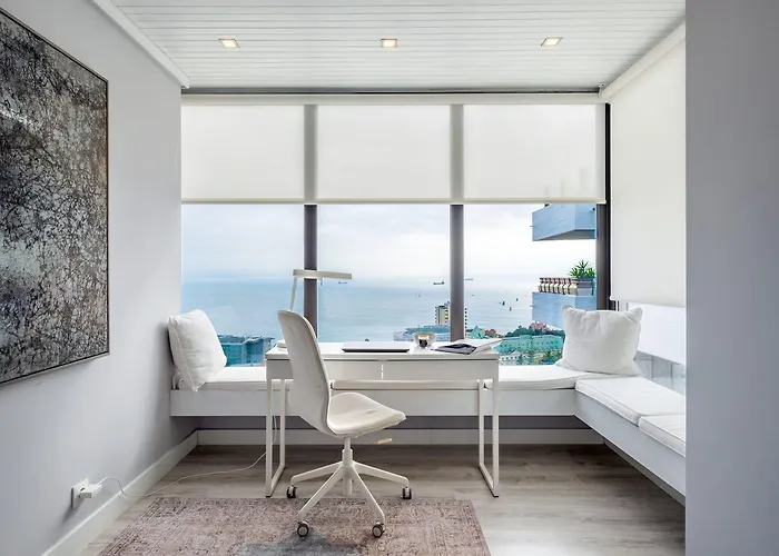 Ocean Blue & * Estoril